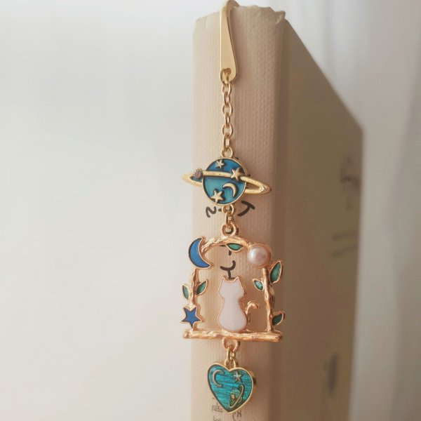 💎RT추첨 티켓 증정!💎
아기자기한 소품부터 귀걸이까지
우주와 닮아 있는 키링🪐
책이 자꾸 보고 싶어져-!

서디페POPUP #취향제작실

✔️관람 안내&amp;티켓 발권 방법
👉 vo.la/IeKxry