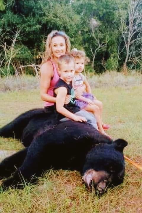 Human supremacy and anthropocentrism believe that humans have the freedom and right to take away the freedom and rights of animals. 💔
#BanTrophyHunting