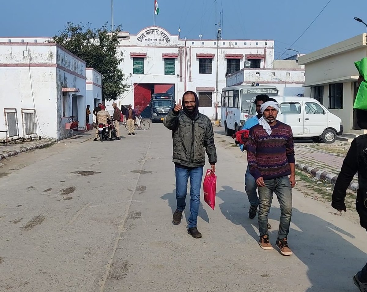 zoo_bear's tweet photo. FINALLY! Journalist Siddique Kappan walks out after spending 2+ years in jail. https://t.co/L7ACATg3qo