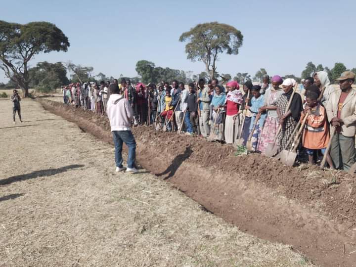 EthioMerej's tweet photo. In West Arsi Zone, Heban Arsi District,Argada Shaldo Kebele,the work of soil and water conservation and Natural resource care has been strengthened with public participation.
#CareforSoil !
#Careforwater ! https://t.co/9ORHNyQ7mg