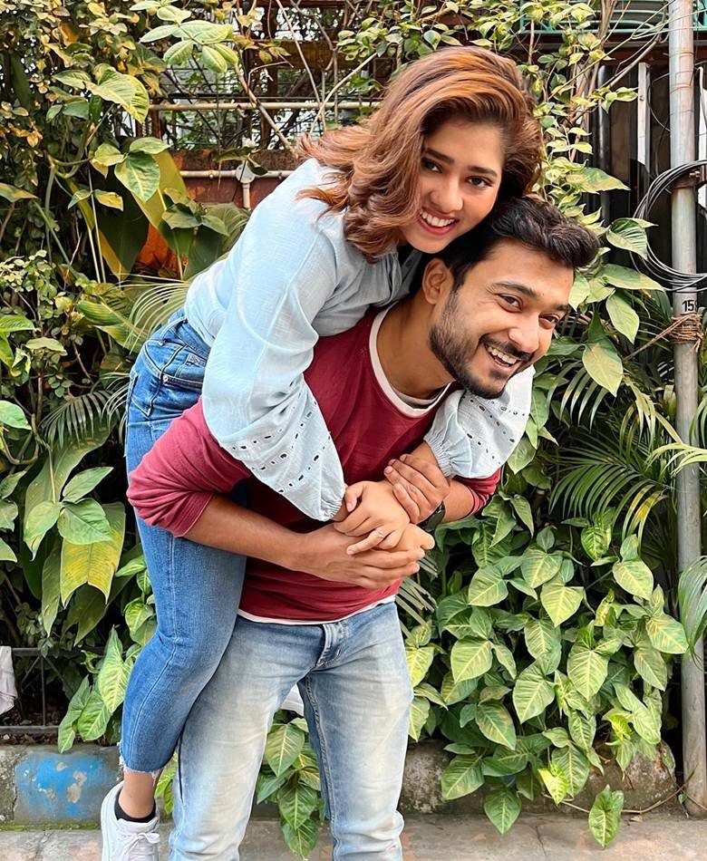 #NewJodi #DitipriyaRoy and #SuhotraMukhopadhyay to pair up for a #webseries #Dakghor #hoichoiseries
article link
bengalplanet.com/2023/02/ditipr…
#bengaliwebseries #hollywoodwebseries #tollywood #tollywoodnews