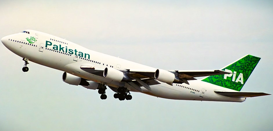 Official_PIA's tweet photo. As the final delivery of the @BoeingAirplanes @Boeing 747 'Jumbo Jet' rolls out, #PIA would like to pay tribute to the Queen of the Skies, that served us &amp; the world for decades with grace, class &amp; ultimate comfort.  #QueenOfTheSkies #Thankyou747 https://t.co/dkmcXvEjQ4