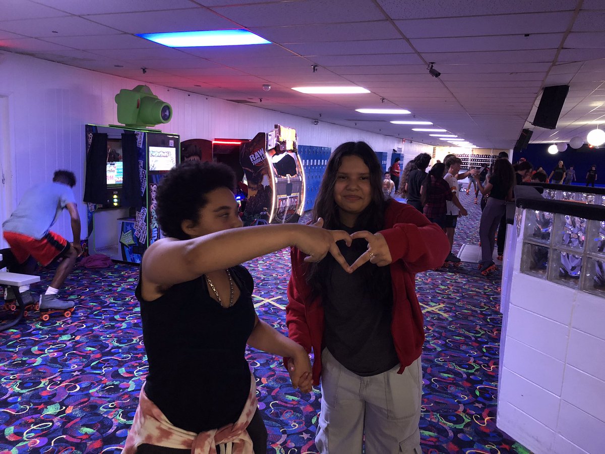 WonchScience's tweet image. Thinking back to the beginning of the year……Skate Night….meeting new friends….hanging out with old friends….and no broken bones this year!