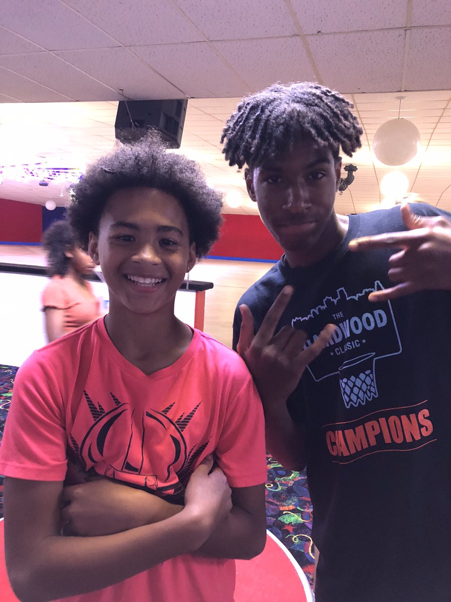 WonchScience's tweet image. Thinking back to the beginning of the year……Skate Night….meeting new friends….hanging out with old friends….and no broken bones this year!