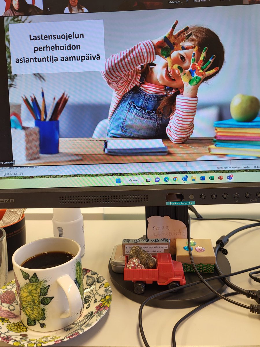 Väli-Suomen lastensuojelun perhehoidon asiantuntija-aamupäivä alkamassa.
Keitä ovat lapselle tärkeät ihmiset perhehoidossa? Mikä on kavereiden, sisarusten tai vaikka lemmikkien merkitys? 
#perhehoito
<a href="/pelastakaalapse/">Pelastakaa Lapset</a> @Perhehoitoliitt <a href="/PesapuuRy/">Pesäpuu ry</a>