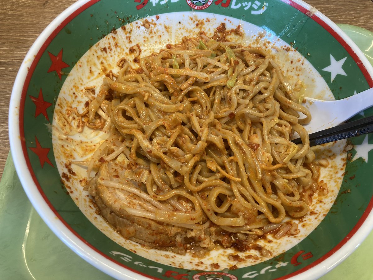 dungeonmeshi5's tweet image. ジャンクガレッジ太田店
獄辛まぜそば＋豚増し
いつの間にか本庄の店が閉店してたので次に近いこちらへ。
1〜4辛の4辛を注文。
トッピングは全増しにて。
辛さとしてはまだまだいけますね。
具沢山なのもあって美味しいです。
ご馳走様でした。