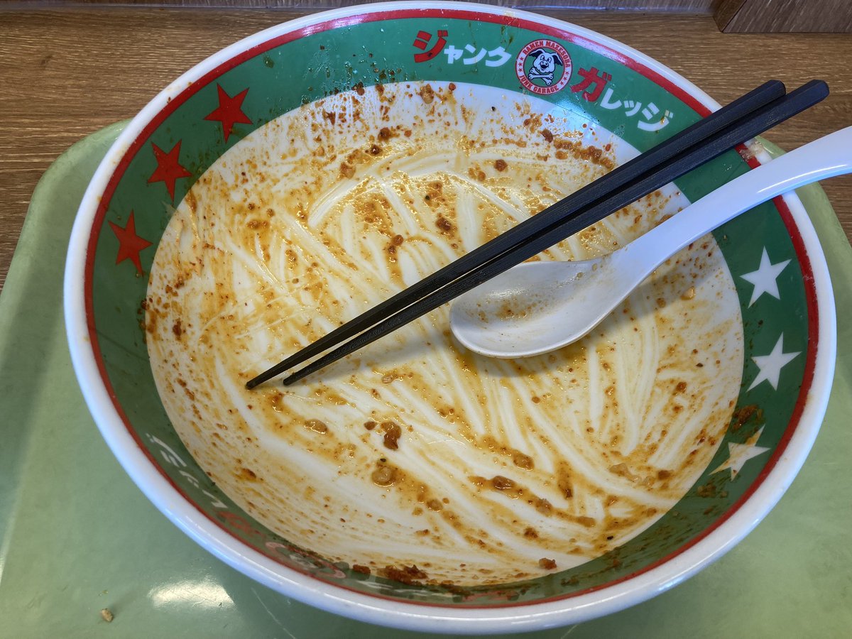 dungeonmeshi5's tweet image. ジャンクガレッジ太田店
獄辛まぜそば＋豚増し
いつの間にか本庄の店が閉店してたので次に近いこちらへ。
1〜4辛の4辛を注文。
トッピングは全増しにて。
辛さとしてはまだまだいけますね。
具沢山なのもあって美味しいです。
ご馳走様でした。