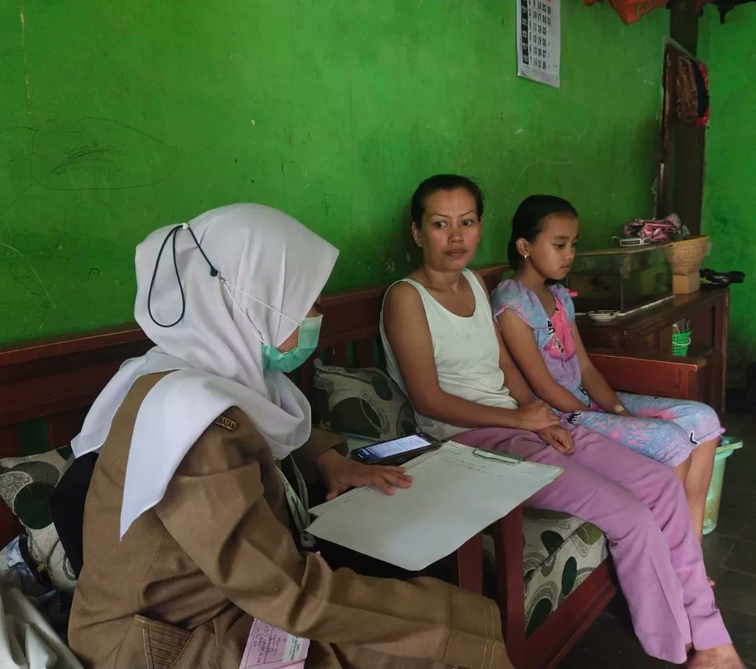 uptpkmpadasuka's tweet photo. Kegiatan Penyelidikan Epidemiologi DBD (PE DBD) di RW.16 Kelurahan Cicadas, Senin (30/01/2023).
.
#dinkeskotabandung #uptdpkmpadasuka #siapmelayanidenganhati https://t.co/IFVaQO7Nd5