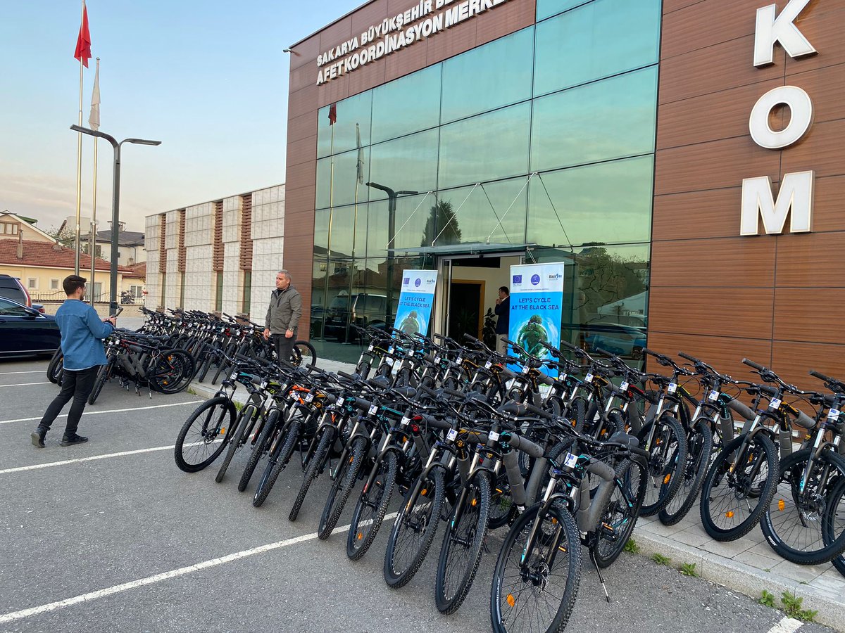 Letscyclecbc's tweet photo. Sakarya Metropolitan Municipality purchased 50 Mountain bikes within the scope of the LetsCYCLE Project. Bicycles will be made available to citizens in the Sunflower Bicycle Valley. #CBC #eu #LetsCYCLE https://t.co/vlnR87P543