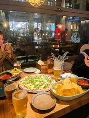 NobodybutBut's tweet photo. Pizza &amp;Beer 🍻🍺🥃🍻🍺 https://t.co/94xJBZ103m