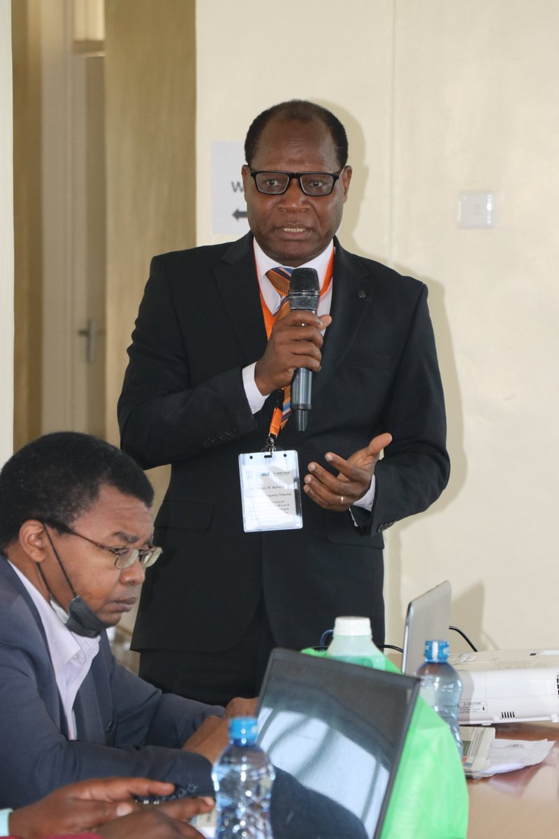 kipikenya's tweet image. Brown Kairaria, Chairman, Industrial Property Tribunal (IPT), engages participants #IPWorkshop @KaratinaUniv  for #Universities #TIVETs #Research Institutions @ahmedissack7861 @Kenyajudiciary @KEPHIS_KE @TVETAKenya @nrfkenya @ACAKenya @IndustryKE @Trade_Kenya @Investment_Ke