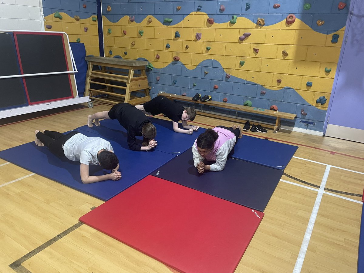 Mrs_T_101's tweet image. We have moved onto floor work for Gymnastics. Balance, stretch, core strength, pair work, all supported using  Yoga Pretzels cards! Great work from the P7’s 👍🏼 #GymnasticsBlock #performanceprep #corestrengthandbalance #collaboration 🤸🏻‍♀️🤸🏽🤸🏼‍♂️