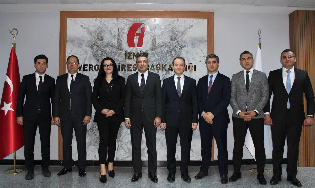 Hazine ve Maliye Bakanlığı Risk Analizi Genel Müdür V. Sayın Sümeyra SOMUNCUOĞLU ve ekibi ile İzmir Vergi Kaçakçılığı Denetim Daire Başkanı Sayın Cafer DURMUŞ; Vergi Dairesi Başkanımız Sayın Ömer ALANLI’ya nezaket ziyaretinde bulundular. <a href="/AlanliOmer/">Ömer Alanli</a>