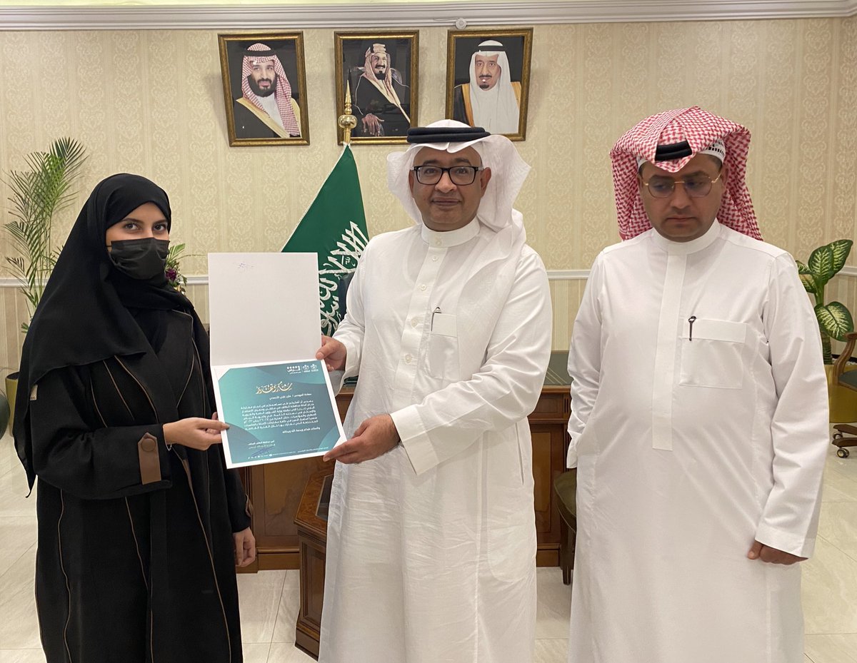 tc_gov's tweet photo. كـرّم #أمين_الطائف الـمهندس ناصر الرحيـلي 
الموظـفين المشاركين في مـلتقى الاسـتثمــار
الـبلدي #فرص، نظير جهودهم الـفـعـالة فـي 
إنجاح مــشاركة الأمـانة فـي الملتقـي التي من خلالها عـرض  150 فـرصة استثمارية وتوقيـع عدد من الاتفاقيات لمشاريع تنموية وتطويرية https://t.co/O5jl5zlN8k