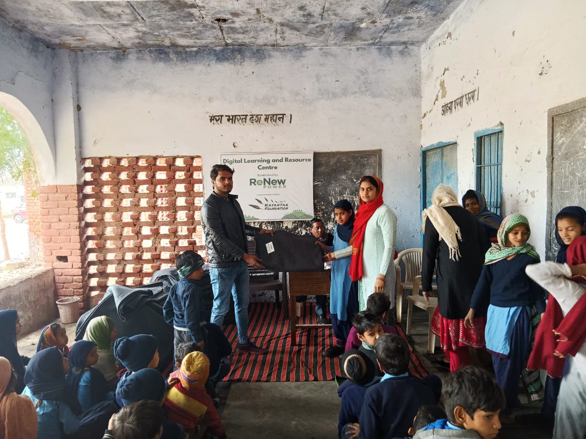 ReNewCorp's tweet photo. ReNew Power Gift Warmth blanket distribution in Nuh, Haryana.

1,300 blankets were distributed in three government schools. In partnership with Kayantar Foundation, we have also developed digital resource centers in these schools.

#ReNew4India https://t.co/lh4GcN9Gwd