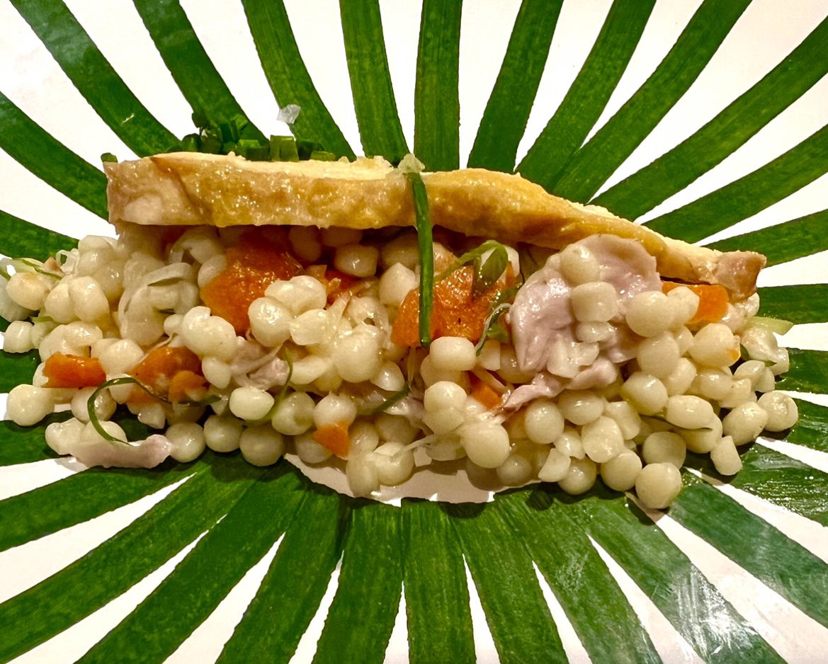 JCCapel's tweet photo. El Brutalista, una taberna de barrio de corte informal, donde se veneran los escabeches y la cocina ácida española. Entremeses de casquería notables. Recetas de corte casero. https://t.co/RmNd6AIcu0 https://t.co/6cb2xhjUAu