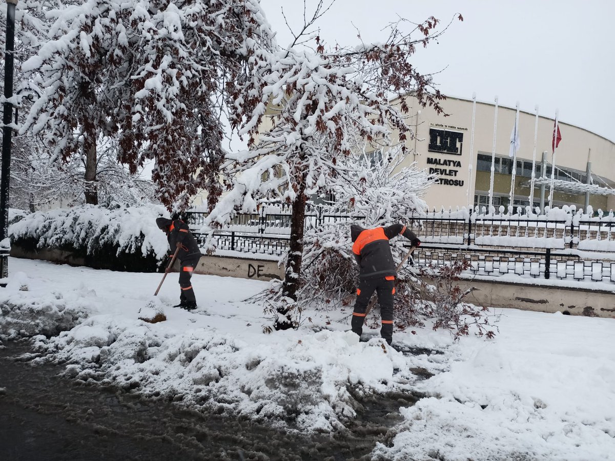 yesilyurtbeltr's tweet photo. Ekiplerimizle Yeşilyurt'un her bölgesinde sahadayız 🚧❄️ https://t.co/wR8w20bYRX