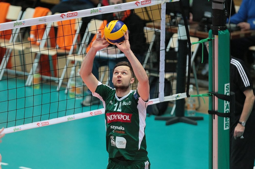 indykpolazs's tweet photo. W dzisiejszym #ThrowbackThursday cofamy się do sezonu... 2013/2014 🏐 Po dziesięciu latach, czas na powrót @spider_12 do stolicy Warmii i Mazur 😎 https://t.co/ZII1GpaQPw