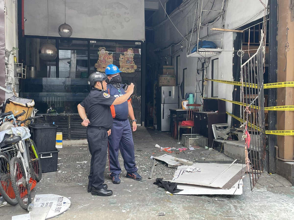 ABSCBNNews's tweet photo. Muling nagsagawa ng follow-up investigation ngayong araw, Pebrero 2, ang Manila Fire District katuwang na ang mga tauhan ng Bureau of Fire Protection - National Headquarters sa sumabog na laundry shop sa Malate, Maynila. | via @RayaCapulong https://t.co/rb1MZsxDXf