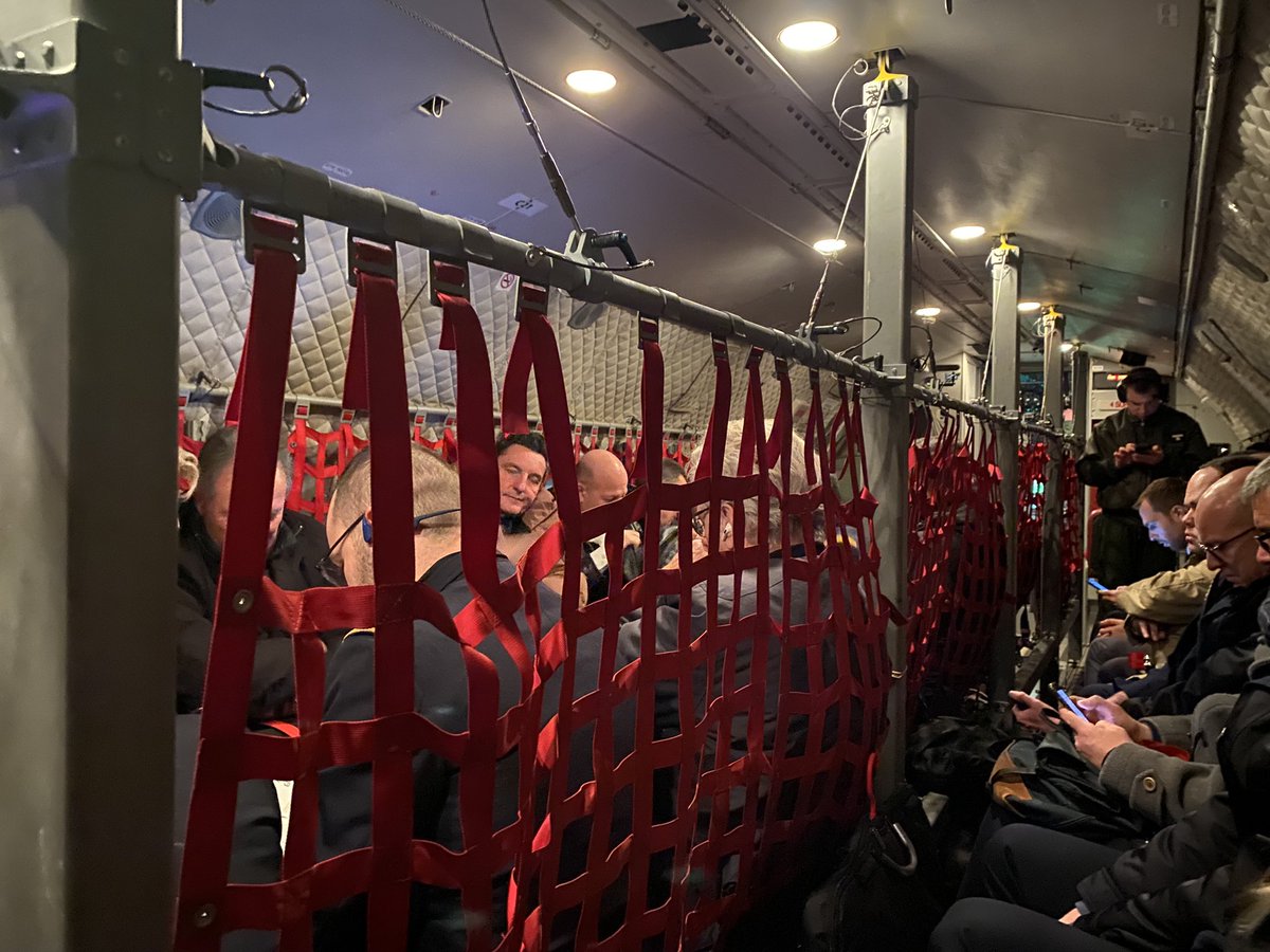 NathalieTinjod's tweet image. Vol Casa vers BA709 de Cognac pour journée dédiée au colloque “25 ans d’opération des #drones dans l’Armée de l’Air et de l’Espace” Hunter, Harfang, Reaper et demain l’Eurodrone? Heureuse de retrouver mon escadron 1/33 Belfort #ADER #CESA 
60.000 heures de vol, 310 opérateurs.