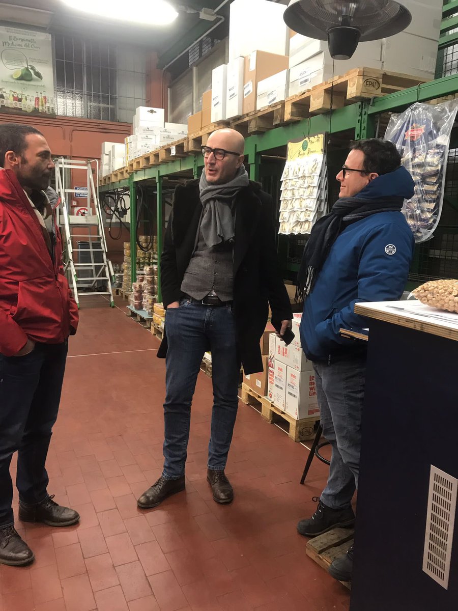 🥕🥗Questa mattina all’ortomercato dalle 6:30 del mattino per ascoltare e confrontarmi con tantissimi commercianti. 

#LombardiaInAzione 
#ScriviSenna 
#VivaLaLombardia