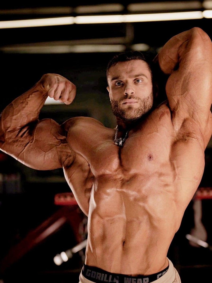 muscle-guy-on-twitter-rock-hard-muscle