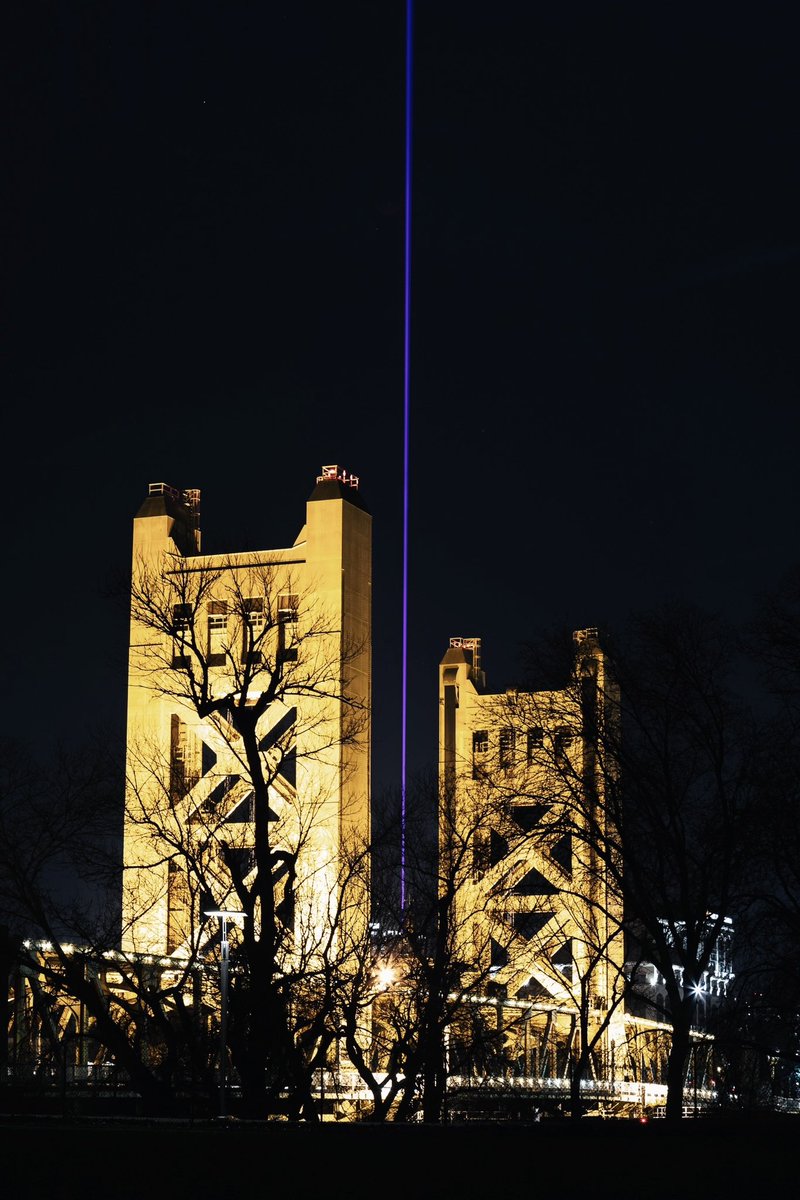 cschuh_'s tweet photo. the beam is LIT https://t.co/YSwQkNGV8H