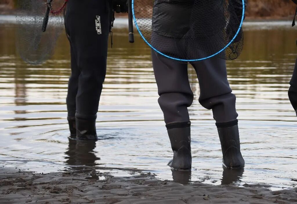 Winter wading game..

2月に入りバチ抜けを意識するアングラー

厳冬期に釣果を出すには気温
特に水温との戦い

集中を切らさずチャンスに備える

#rivalley #fishing #RBB #シーバス #釣り instagr.am/p/CoJwkL2v08K/