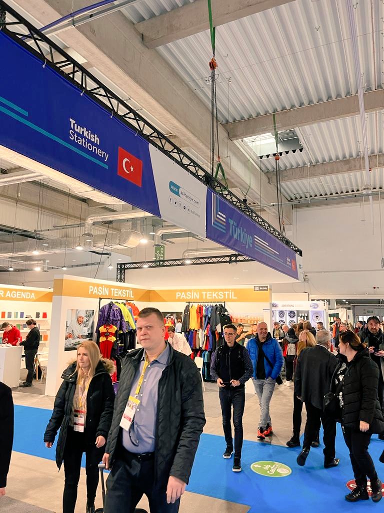 discovereventss's tweet photo. Türkiye Milli Katılım organizasyonunu gerçekleştirdiğimiz #RemaDays fuarı 1 Şubat'ta kapılarını açtı. Türkiye'den 12 ihracatçı firmamızın katılımı ile gerçekleşen fuarın ilk gününde Avrupa'nın bir çok ülkesinden gelen ziyaretçi ile verimli görüşmeler gerçekleşti. https://t.co/nWLKaDbjJu