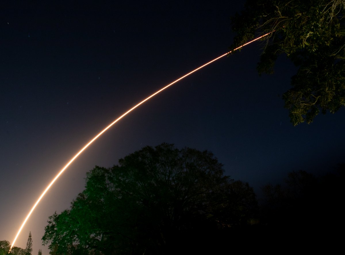 Kyle_M_Photo's tweet photo. Up goes another batch of starlink satellites, here is a quick and dirty streak and a flame shot, now back to bed #SpaceX #Flacon9 #Starlink https://t.co/JngmiKl80e