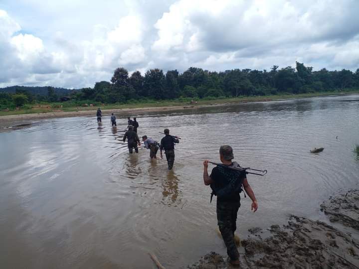 zawmoethant71's tweet photo. The terrorist military were using ground, air both routes & counterattack back to #ShwePyiAye village, which #PDFs comrades was seized in #HomLin township.
https://t.co/PWWWwByGXQ
#2023Feb2Coup
#OpposeAntiShamElection
#WhatsHappeningInMyanmar https://t.co/r5tVUsLuTd