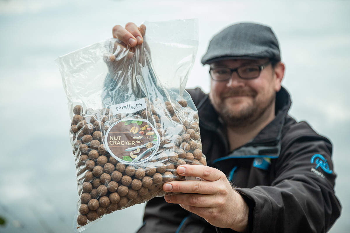 twelve_ft's tweet photo. Ein jeder von uns nutzt zur Aktivierung seines Futterplatzes handelsübliche Pellets auf Fischmehl- und Ölbasis sowie seine bevorzugte Boilie-Sorte.

https://t.co/E5GagTwVkp https://t.co/XMP5naDDhi
