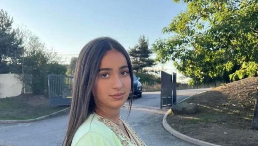GossipRoomOff's tweet photo. 🚨 Le corps sans vie de la jeune Sihem, 18 ans, a été retrouvé dans une forêt dans le Gard dans la nuit de mercredi à jeudi. C’est le principal suspect Mahfoud H., 39 ans, qui est passé aux aveux entre 2 heures et 3 heures du matin. 🚔 (via Le Parisien) https://t.co/UdzlBXsTGL