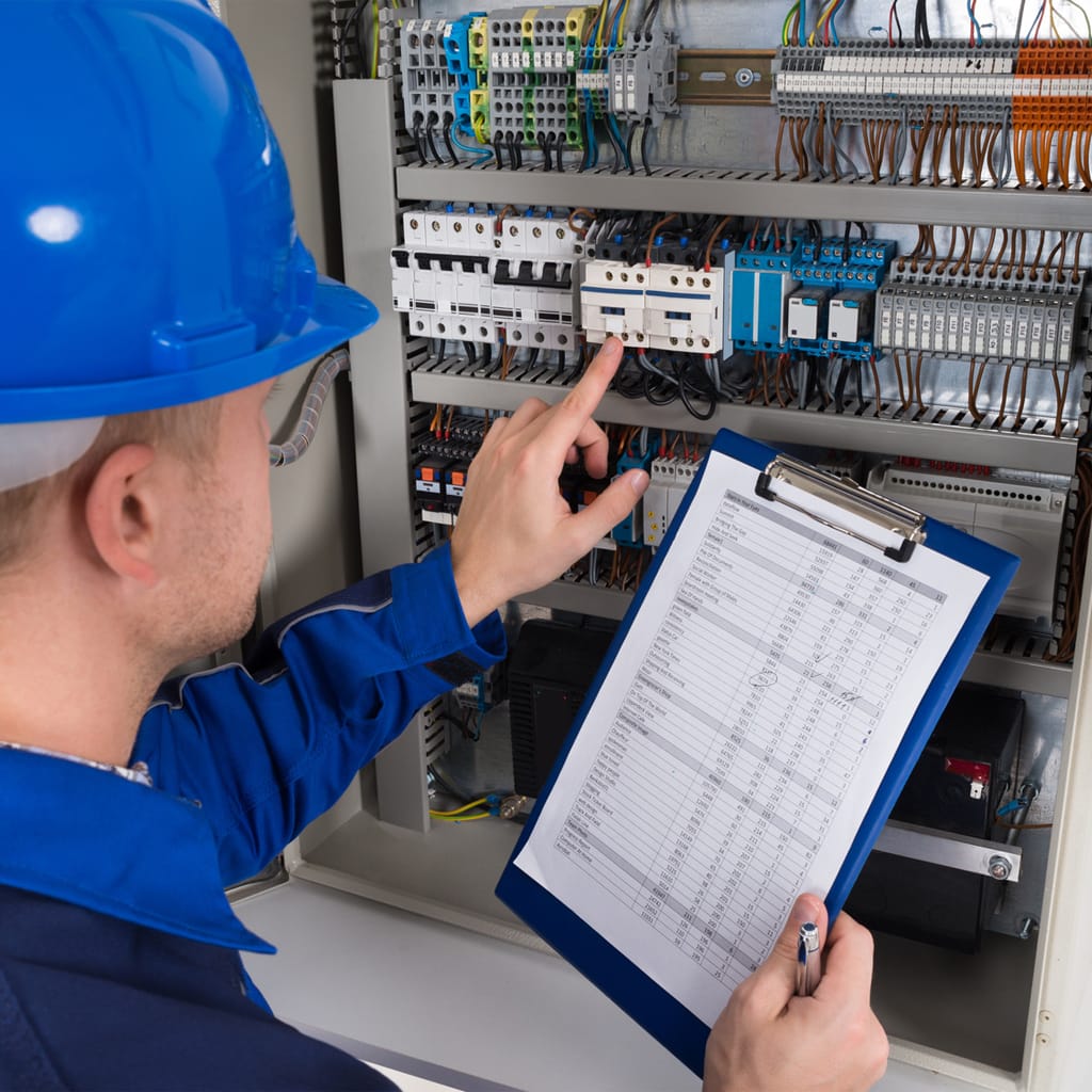PhilippeLouis77's tweet photo. @edfrecrute @EDF_Innovation @EDF_IDF @Sciences_Ecole @education_gouv @sup_recherche @Economie_Gouv @medef @InnovationCGPME @SFENorg Et pourquoi pas, technicienne/technicien de maintenance électrique à #EDFLab les Renardières ? Les grands laboratoires d'essais permettent de reproduire, grandeur nature, les contraintes subies par les matériels en exploitation réelle. 
https://t.co/QdepYBpFL6
#EDFrecrute https://t.co/agbJwdX8pF