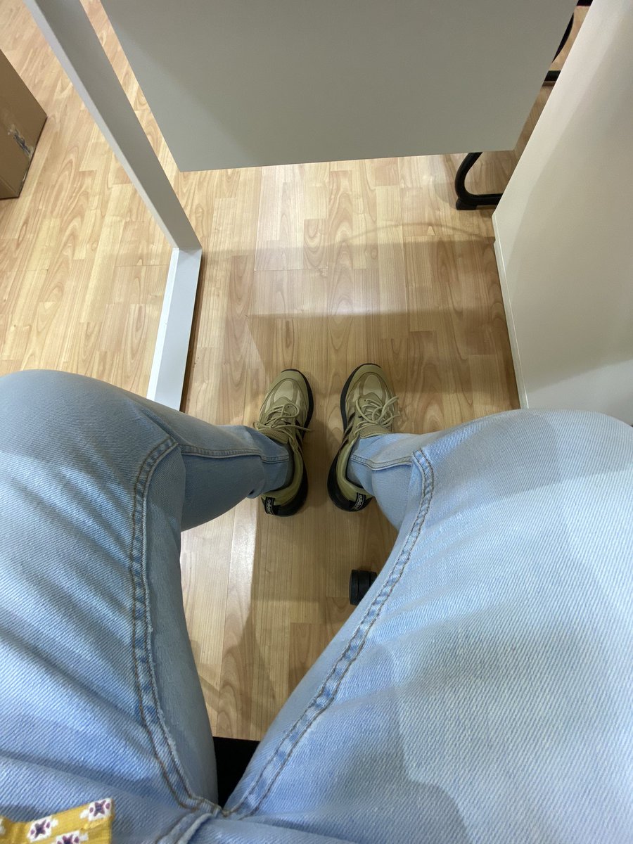 EralRealeral's tweet photo. Knock them shoes! And wishes to go home https://t.co/YIVrKz2PnE
