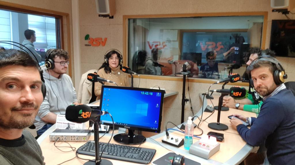 EPSAlicante's tweet photo. Ayer estuvimos presentando el #MesCultural2023 en @rsv952fm en el programa Ciudad Universitaria https://t.co/6QFUkMQEOX . Puedes escuchar el podcast en  ivoox https://t.co/tZ48H1hCH6 spotify https://t.co/8iHsuTMRIV entre otras plataformas. https://t.co/tsfV3jfdeK