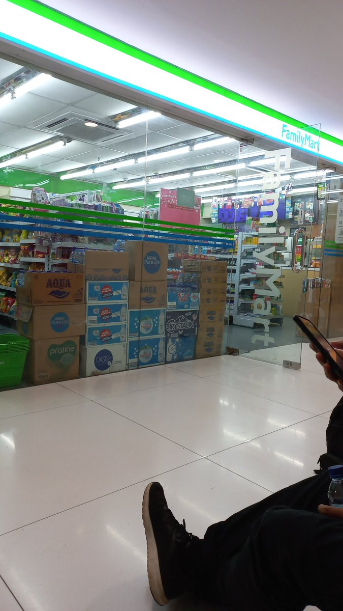 msyhfl's tweet photo. Family mart di The East memang the best.. https://t.co/lV1CpQ0i6k