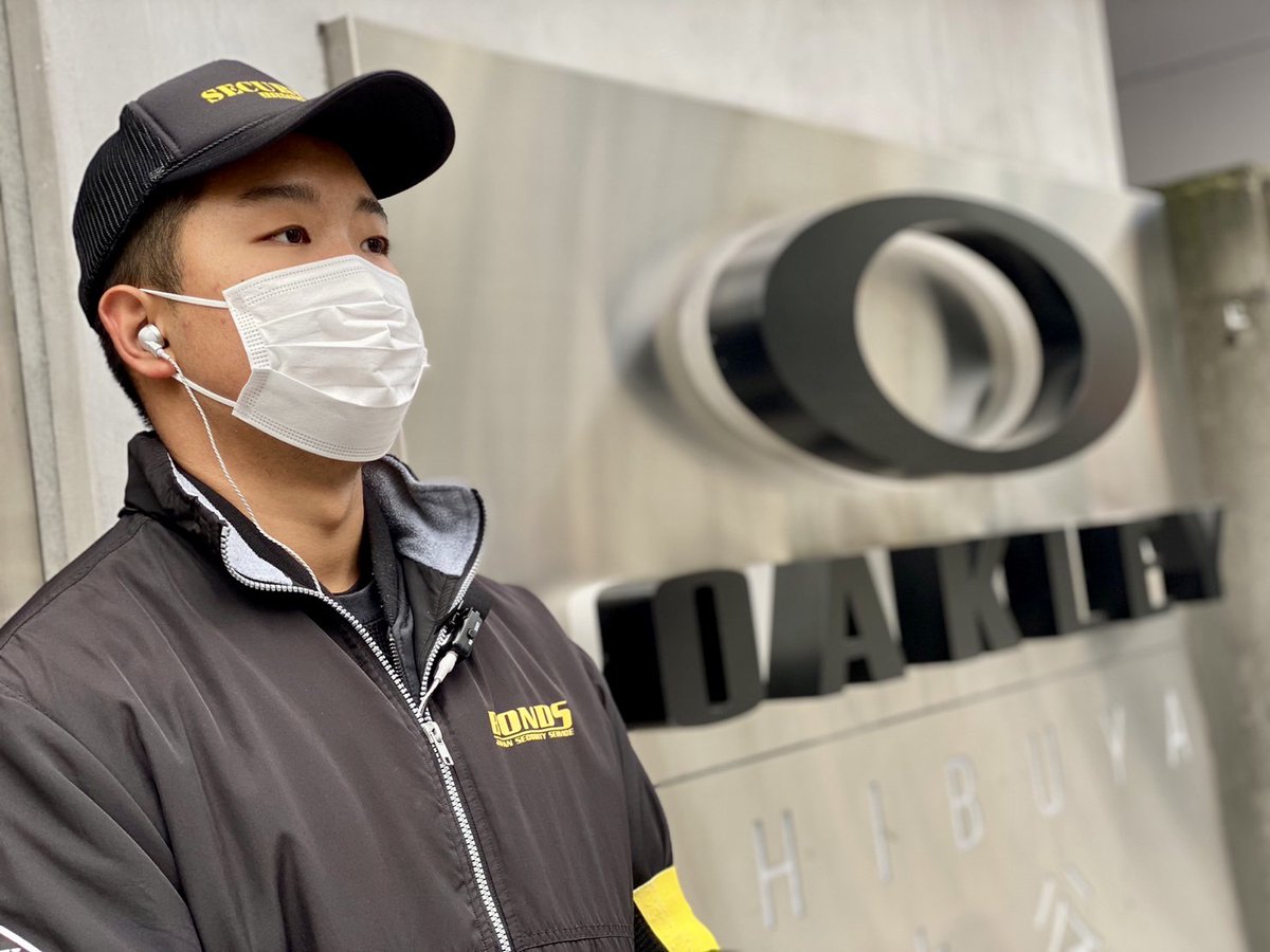BONDS520's tweet photo. 【OAKLEY ｘ FRAGMENT】
商品発売時における来場者整理���務
＃OAKLEY ＃FRAGMENT ＃BONDSSECURITY
＃ボンズ https://t.co/XFqQY3iHch