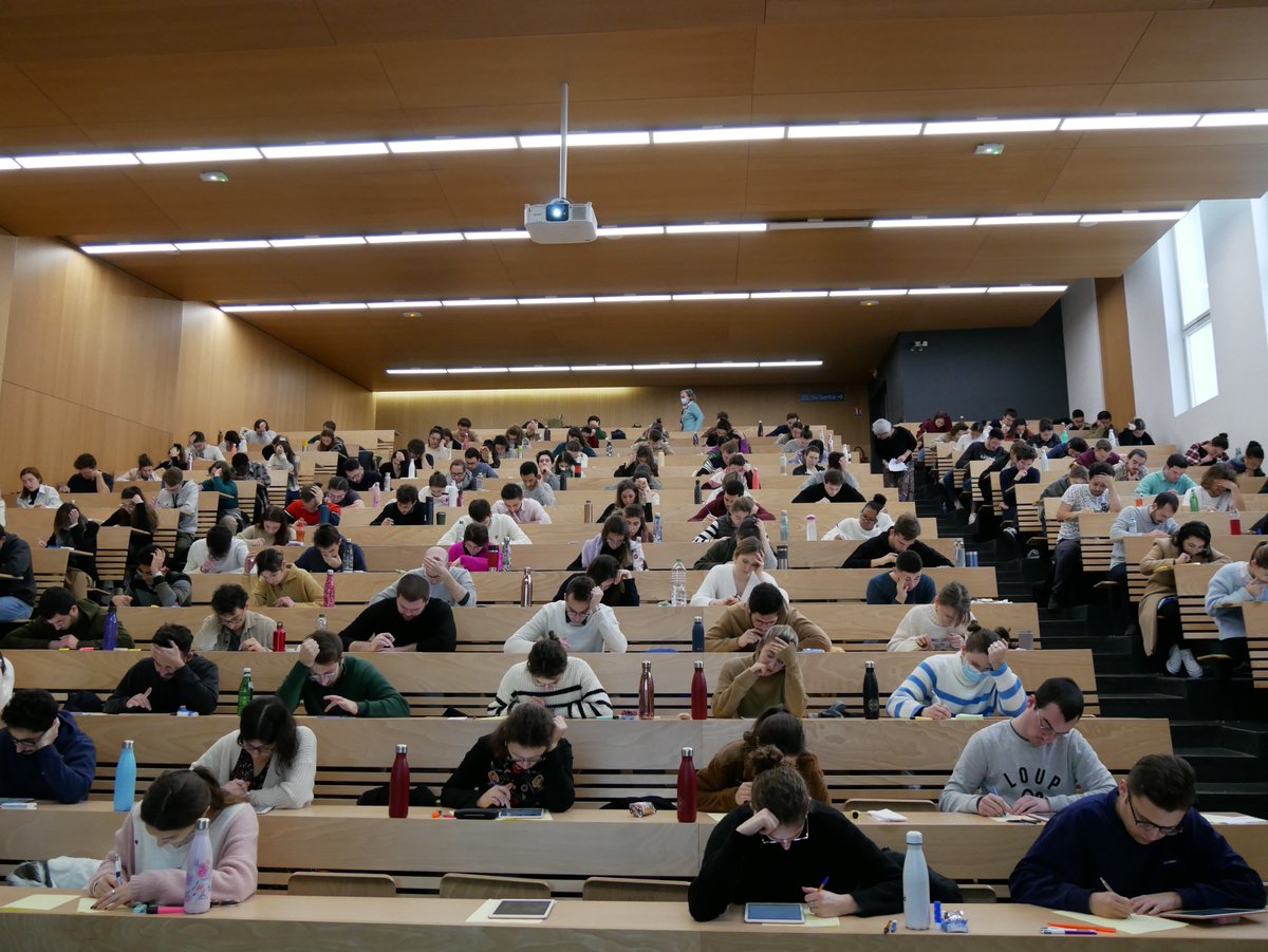 [#Formation]🎓 Début des ECNi blanches pour les fac de #médecine de la région <a href="/auvergnerhalpes/">Auvergne-Rhône-Alpes</a> ! Un entrainement nécessaire pour s'assurer que nos étudiants sont prêts à devenir les médecins de demain. Courage💪
<a href="/UGrenobleAlpes/">Université Grenoble Alpes</a> <a href="/UCAuvergne/">UCA</a> <a href="/UnivLyon1/">Université Lyon 1</a>