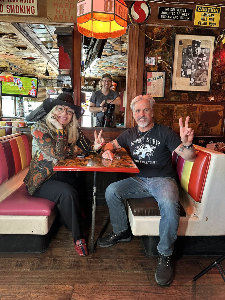 MakeFreshProd's tweet photo. @MakeFreshProd filming on location w @alisonmartino @JonDAmico for an upcoming #SoCalScene segment 🎥🎬#StayTuned 📺#MakeFreshProductions @rwoerner  @AHfilmss #RockNWalkTours #SunsetStrip #WeHo #NightBirdStudios #sunsetmarquis #barneysbeanery @barneysbeanery #andasweho @tvbylange https://t.co/otT0dEUits