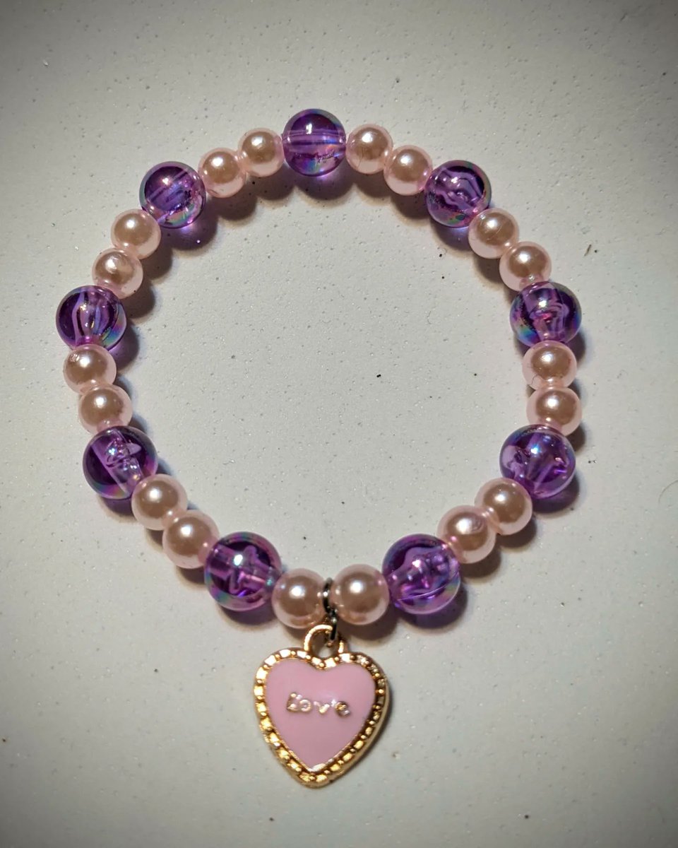 littleshoes08's tweet image. Midnight hobby 📿 #BraceletMaking #earringmaking #soothesmysoul #calmsmyanxiety