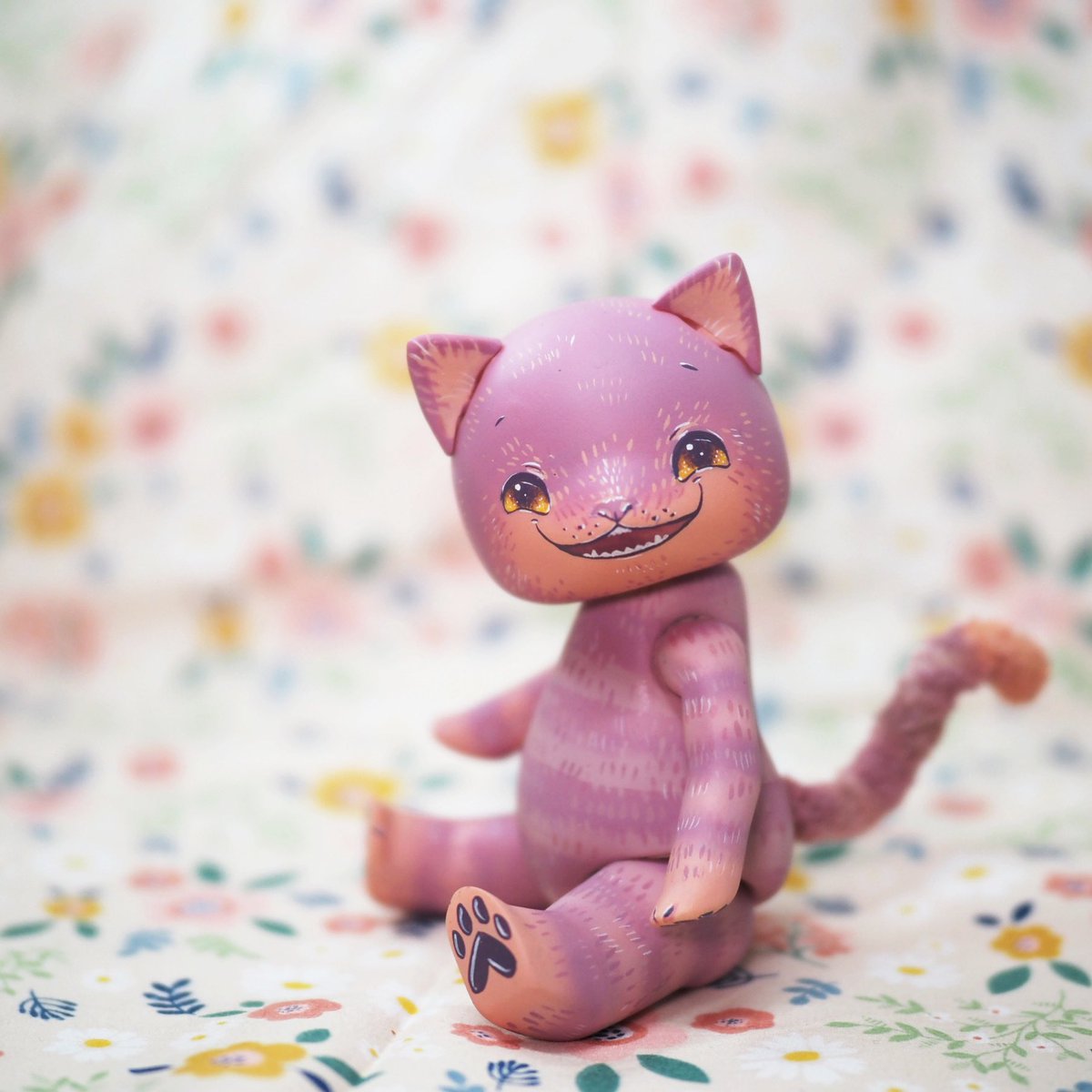 zuzu_kam's tweet photo. the cheshire Cat with “Zudo” style
Zudo is a 5joints animal doll, you can paint your own design on them and make clothes and accessory for them, take them in to you life and travel the world together🌍🌏🌎
#ob11 #Zudo #bjd #dollmaking #actionfigures #TheCheshireCat https://t.co/VtUARrlEeN