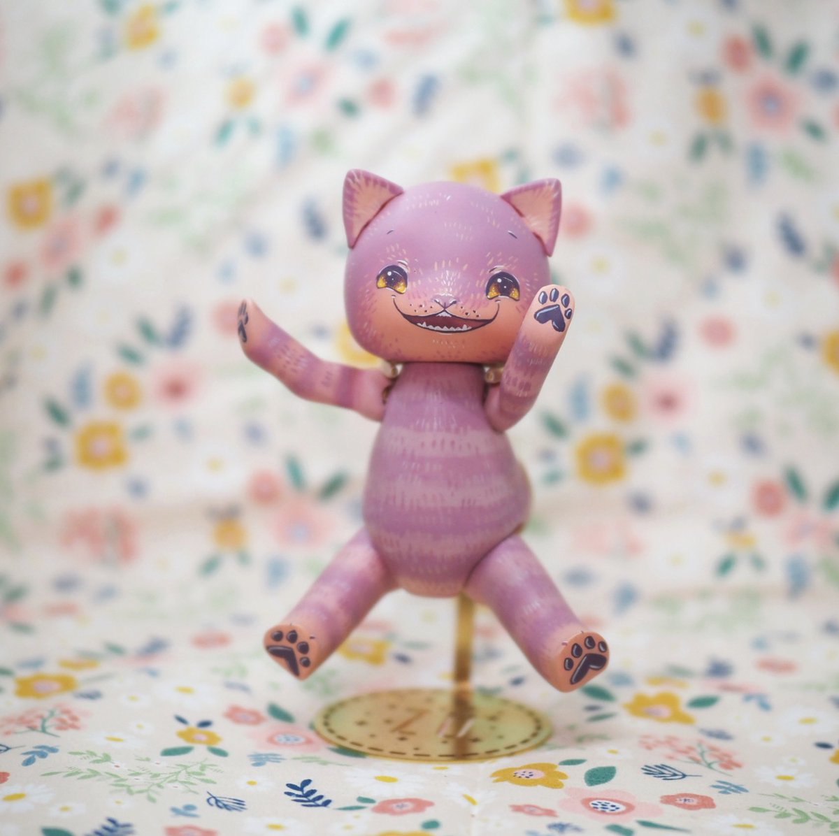 zuzu_kam's tweet photo. the cheshire Cat with “Zudo” style
Zudo is a 5joints animal doll, you can paint your own design on them and make clothes and accessory for them, take them in to you life and travel the world together🌍🌏🌎
#ob11 #Zudo #bjd #dollmaking #actionfigures #TheCheshireCat https://t.co/VtUARrlEeN