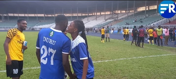 iamKristil's tweet photo. #WikkiTourist player wondering what's going on here πππππ
Ebube Duru..... coman explain oh!!
Meanwhile, he scored twice to make sure @RiversUnitedFC secured victory and all three points against Bauchi Boys https://t.co/28JAm4Ghbr
