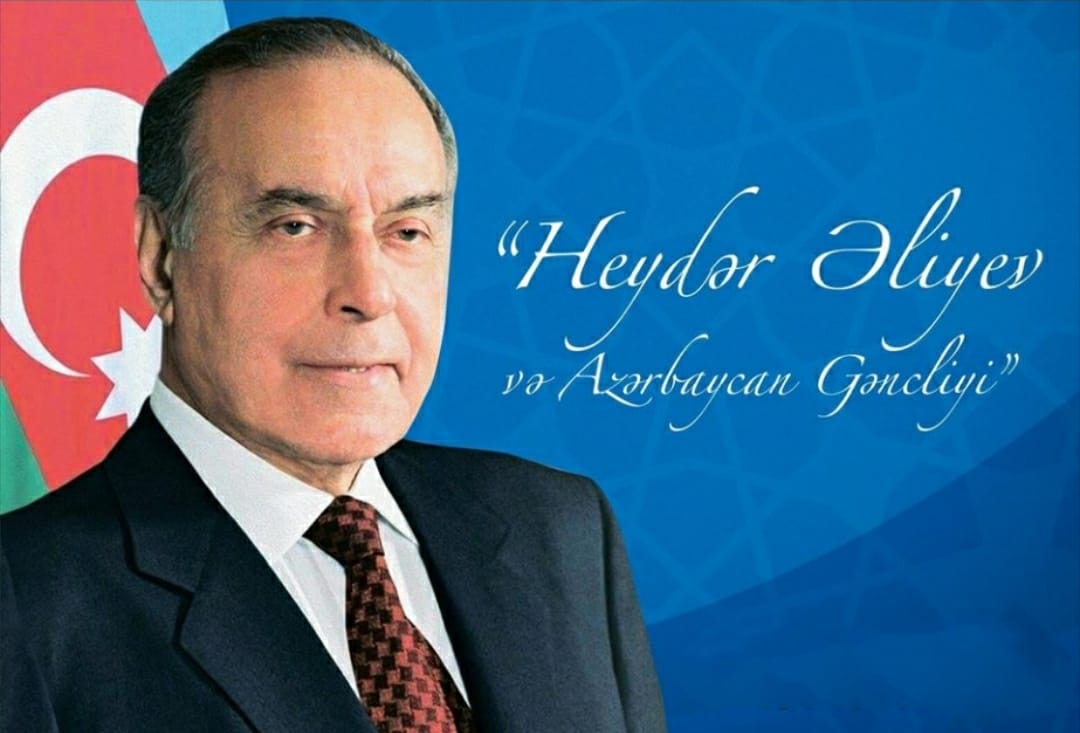 Ulu Öndər Heydər Əliyev 1999-cu il iyulun 29-da imzaladığı “Dövlət gənclər siyasəti haqqında” Fərmanla gənclərin inkişafı üçün daha əlverişli şərait yaradılmışdır. Gənclər və İdman Nazirliyinin nəzdində gənclərin problemləri üzrə elmi araşdırmalar mərkəzi yaradılmışdır.