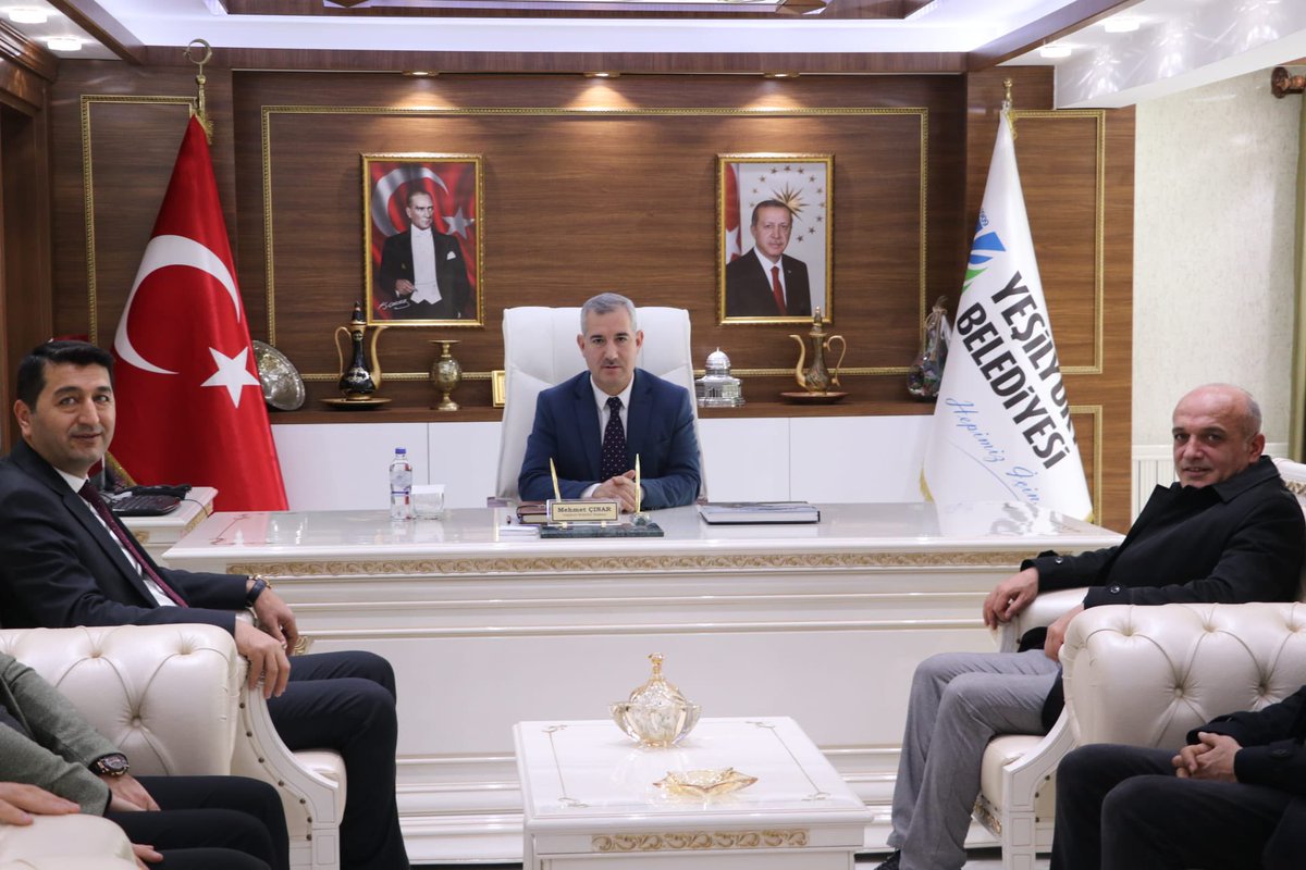 Yeşilyurt Belediye Başkanımız Sayın Mehmet Çınar’ı makamında ziyaret ederek, istişarelerde bulunduk.

Kıymetli Başkanımıza misafirperverliğinden dolayı teşekkür ediyor, çalışmalarında başarılar diliyorum.
