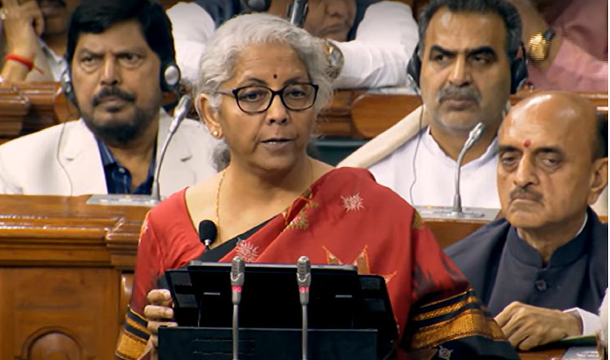 ETHindi's tweet image. बजट में पेश किए गए इनकम टैक्स के नए रिजीम के हिसाब से सेक्शन 80c के तहत 1.5 लाख रुपए का निवेश या कई तरह के खर्च और एचआरए, एलटीए या एनपीएस में एंप्लाई की तरफ से किए जाने वाले योगदान आदि का खात्मा हो जाएगा. #Budget #incometax #section80c 
hindi.economictimes.com/.../articlesho…