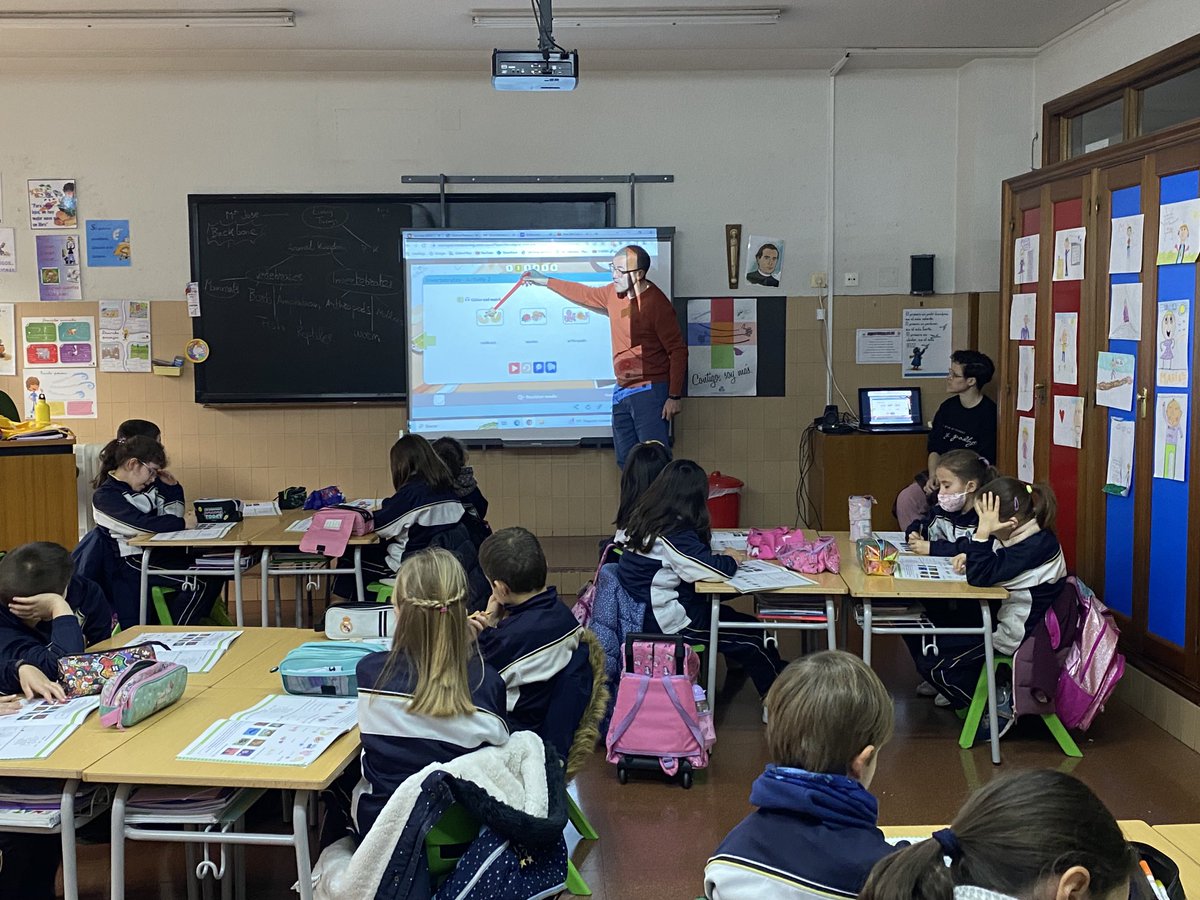 CFIESA_idiomas's tweet photo. Otro equipo #Observaone2one que arranca. @maidemerino en @ColeTrinitarias @cfiesalamanca @CFPIdiomas #formaciónCyL https://t.co/M9blTSW9Io
