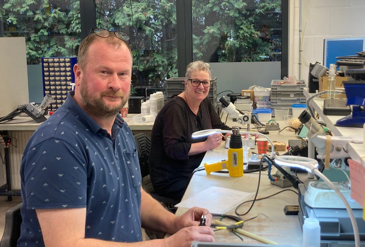 Wat doe je wanneer je door gezondheidsproblemen op zoek moet naar ander werk? Mirjam en Freddie hadden het geluk dat Prange op hun pad kwam. Freddie kon er starten via een werkervaringsplek. Check: bit.ly/3HtWMzG
#banenafspraak  #inclusie #Achterhoek  #werkervaringsplek