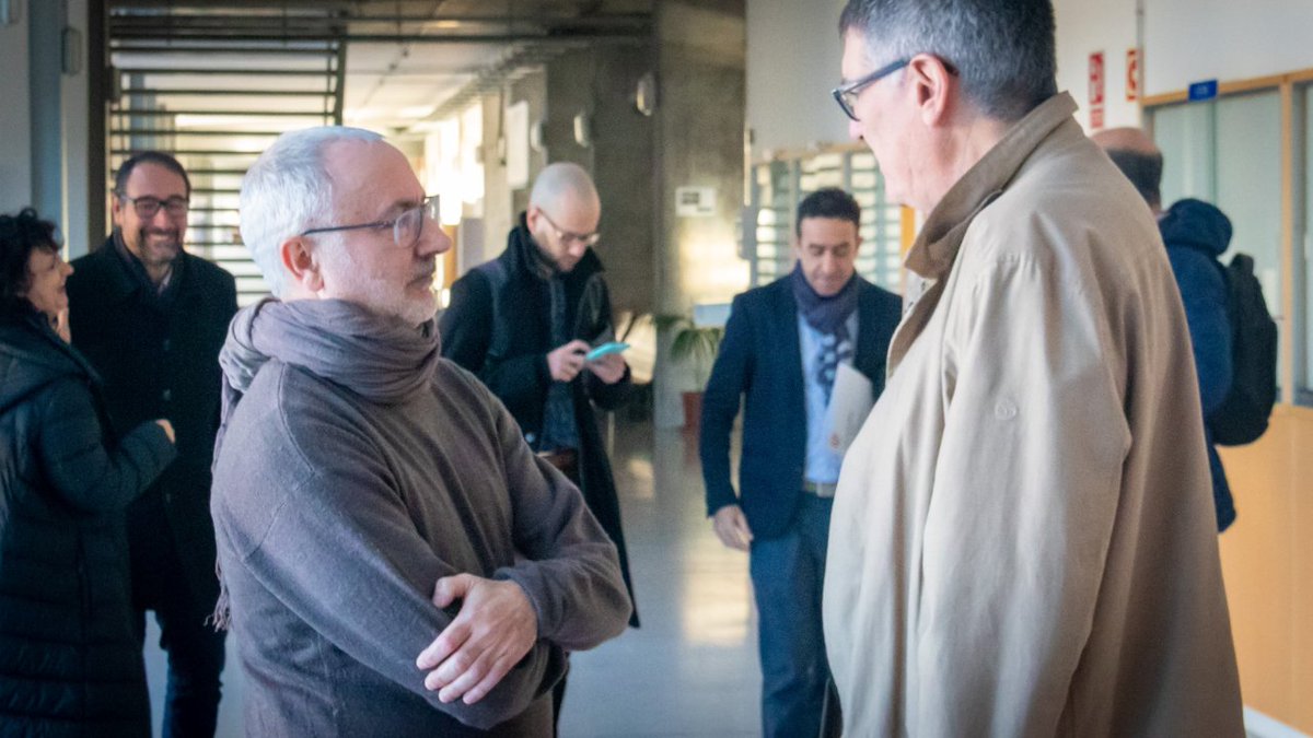 UIBuniversitat's tweet photo. #EdocènciaUIB | Encetam les V Jornades d'Experiències Docents!

🟠 144 membres de la #UIB posaran en comú fins al 8 de febrer allò que han après durant l'any acadèmic amb l'objectiu de millorar l’#ensenyament i #aprenentatge d’estudiants i docents.

🔗 https://t.co/2nCWGNha5l https://t.co/IuqgPMdcoT